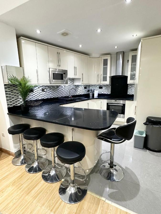 London Charm - Stylish Room In Spacious Home Londres Exterior foto