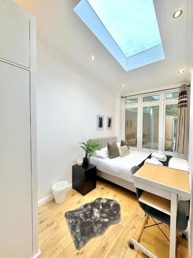 London Charm - Stylish Room In Spacious Home Londres Exterior foto