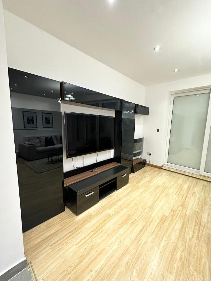 London Charm - Stylish Room In Spacious Home Londres Exterior foto